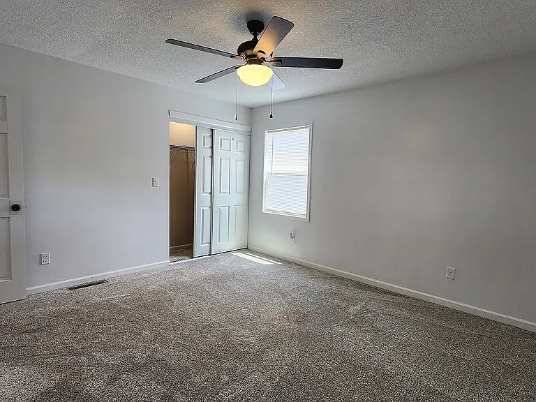 301 Grove St — Photo 11