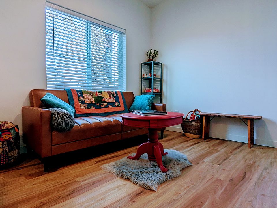 Living area with books, games and smart TV.