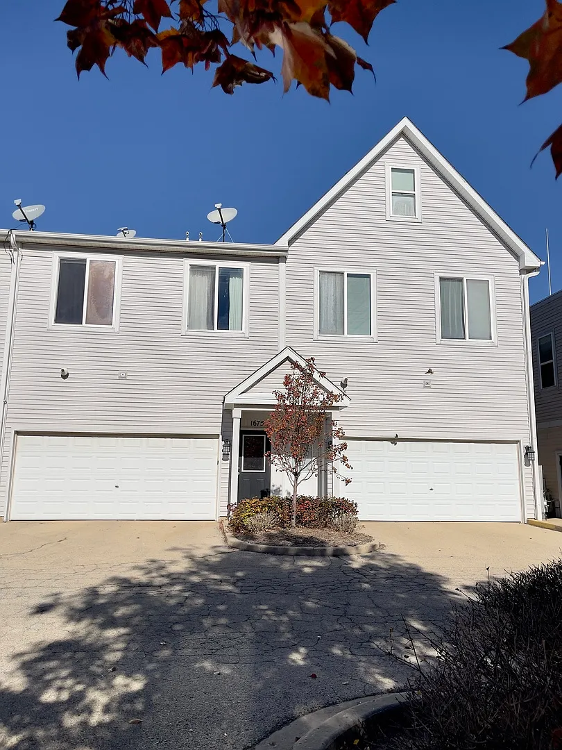 3 bed, 1849 sqft, $2,300 — Photo 1