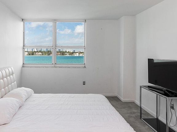 3rd image of 305-650 West Ave #305