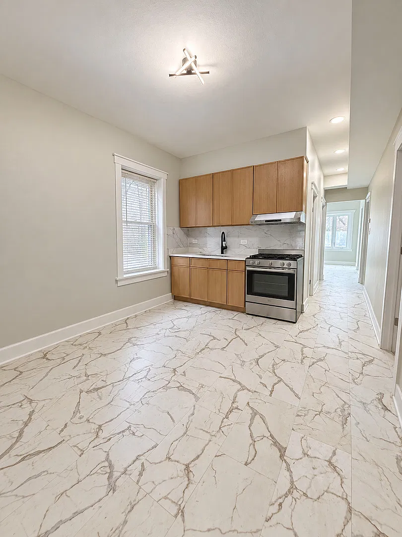4735 S Rockwell St — Photo 2