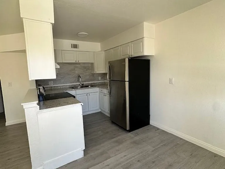 2121 Oceanus Ln — Photo 4