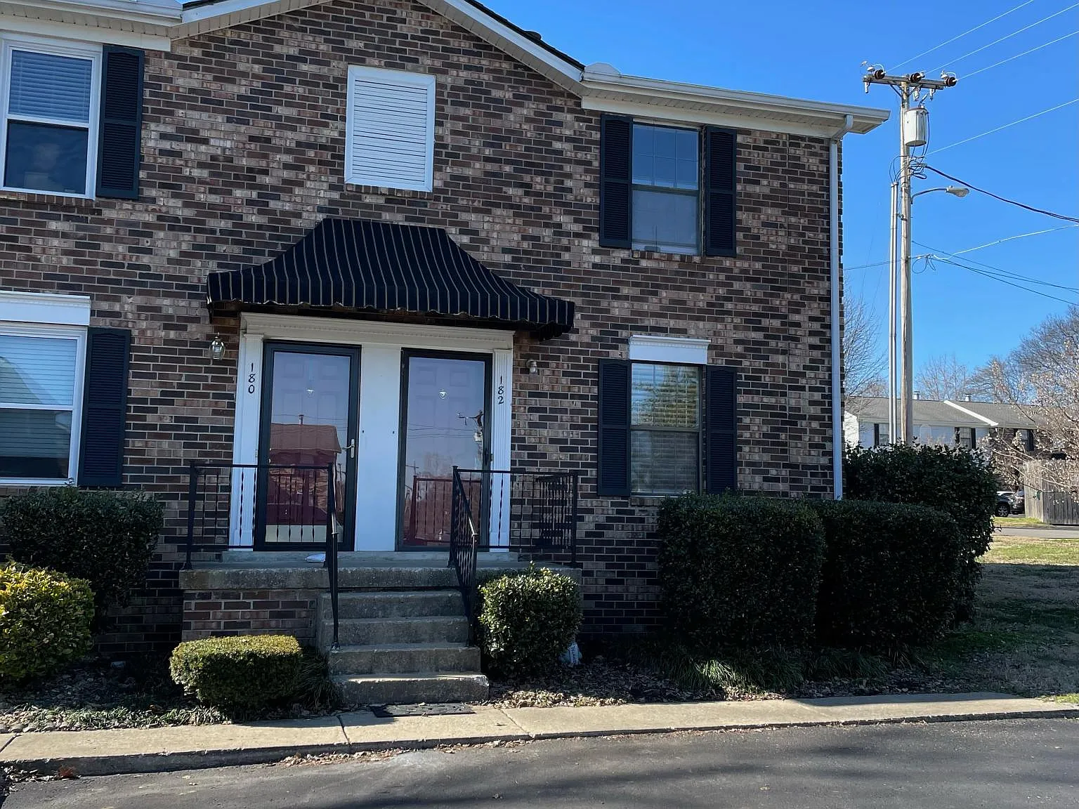 182 Edgewood Dr — Photo 1