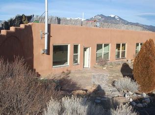 31 Verdolaga Rd, Taos, NM 87571