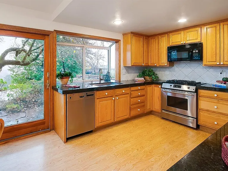 99 Blanca Dr — Photo 3
