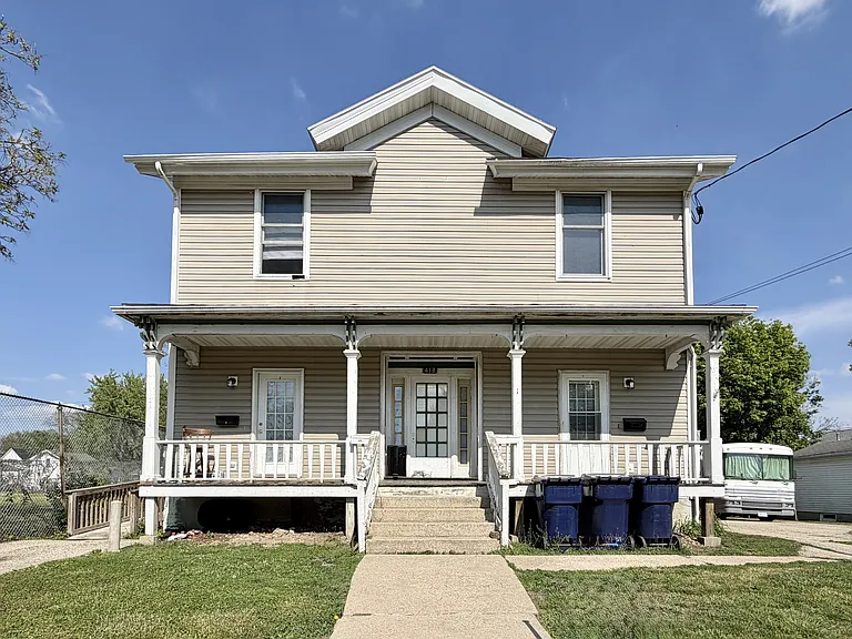 418 Caroline St N — Photo 1
