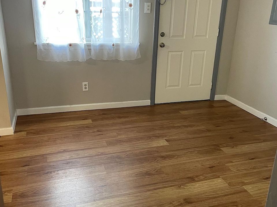 Small area for a small dining table.