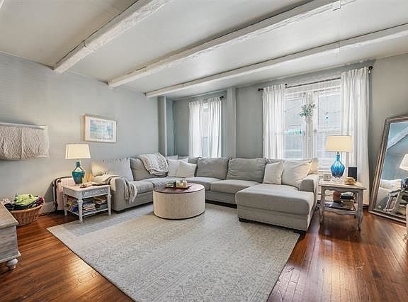 5th image of 82 E 26th St