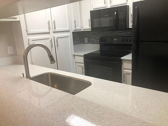 4th image of 1117 Amherst Dr APT 3051