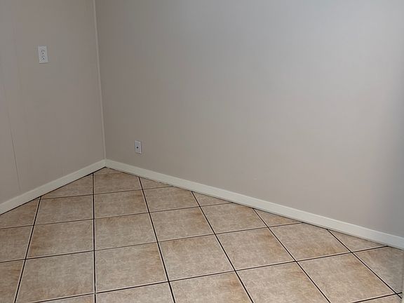 5th image of 1232 Galapagos Ave S