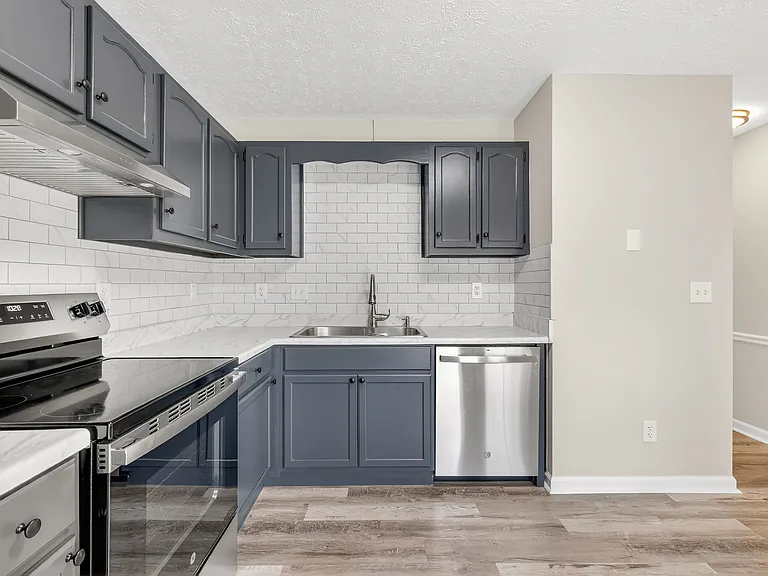 601 E Grundy St #B — Photo 17