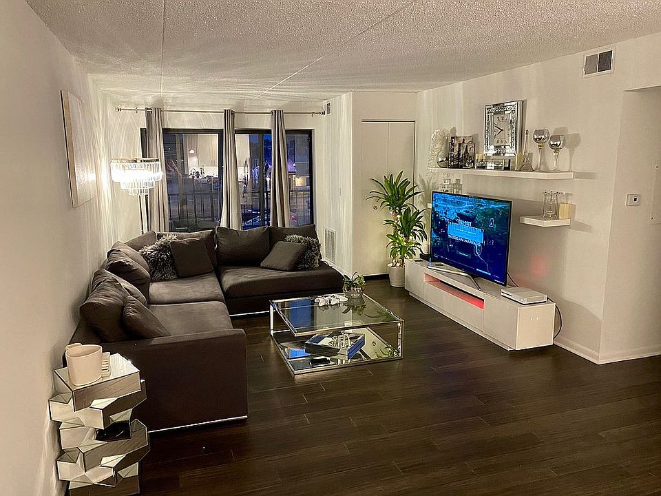 Main Living Room 13 x 17