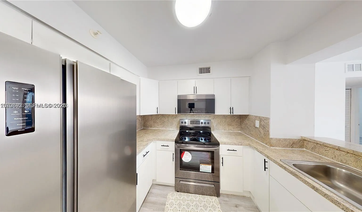 Rioplaza Condominium Nort — Photo 2