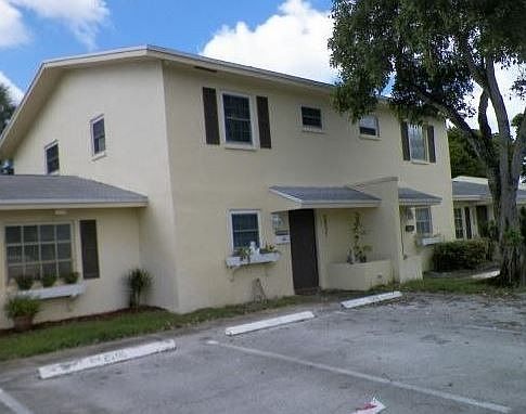 2nd image of 3027 1/2 NW 68th St