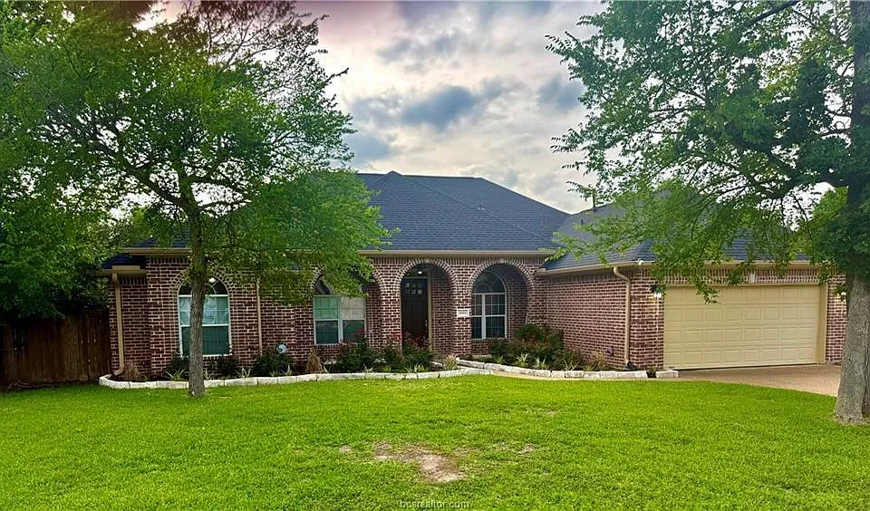 4414 Woodland Ridge Dr