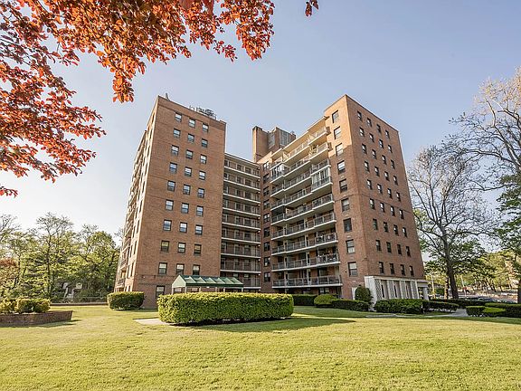 3rd image of 4901 Henry Hudson Pkwy W APT 9G