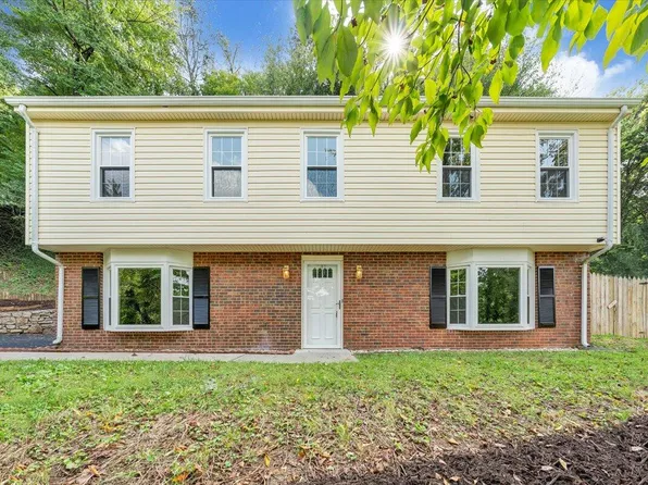 3311 Farmington Dr, Roanoke, VA 24018