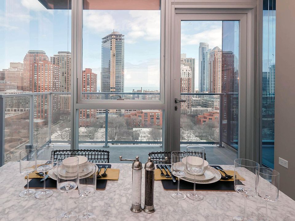 1st image of 1021 S Clark St #1305