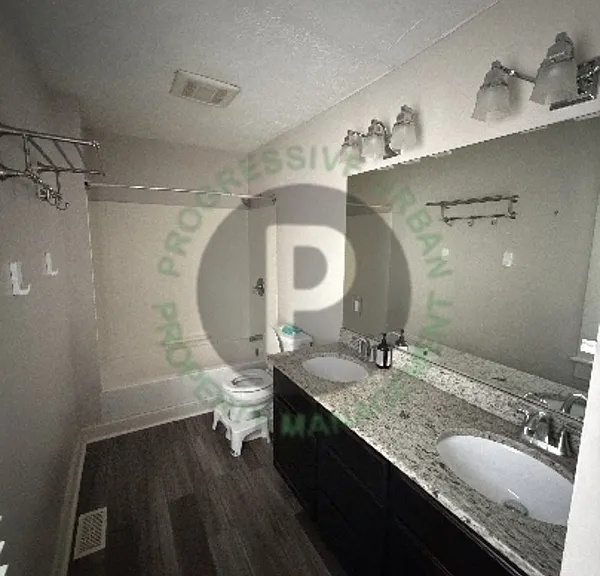 2562 W 10th St — Photo 8