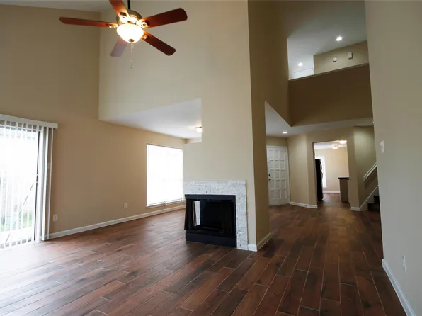 11615 Glenwolde Dr, Houston, TX 77099
