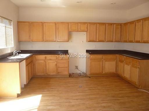5th image of 5585 Sun Temple Ave