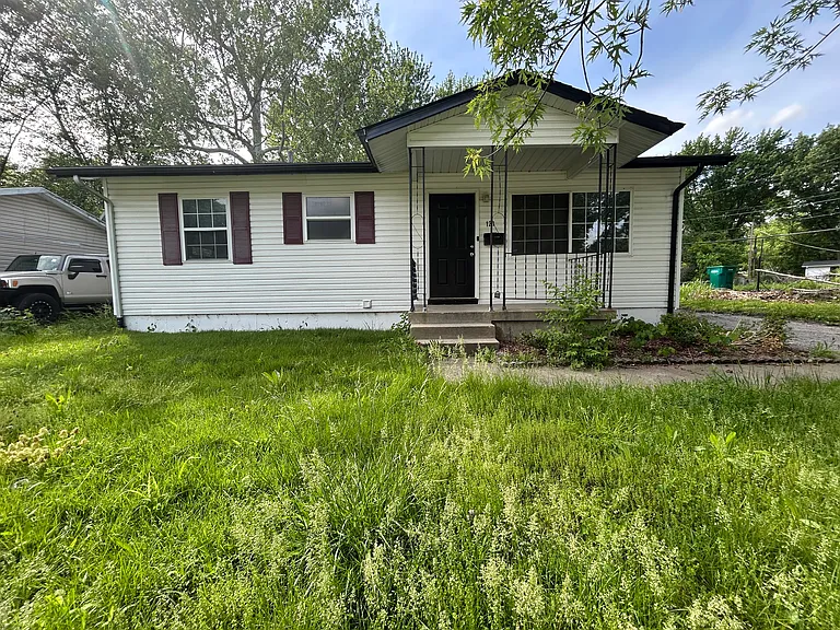 121 Saint Dorothy Dr — Photo 1