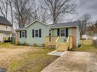 402 Bayview Dr, Edgewater, MD 21037