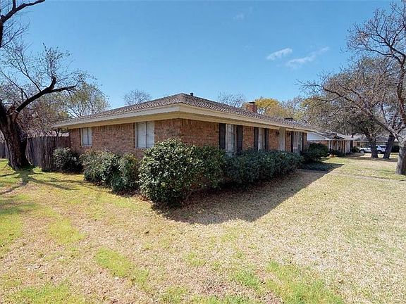 3rd image of 1712 Dickerson Dr