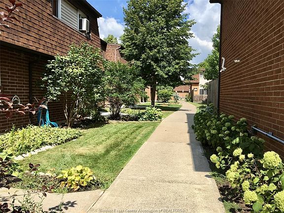 3rd image of 6254 Roseville Garden Dr