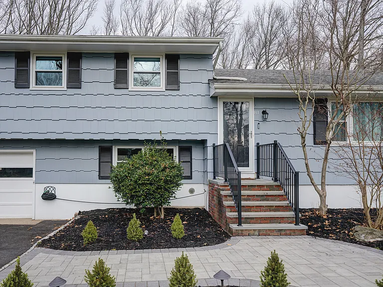 81 George Ave — Photo 2