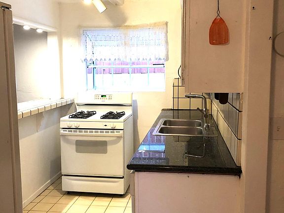 Kitchen, brand NEW granite countertops installed