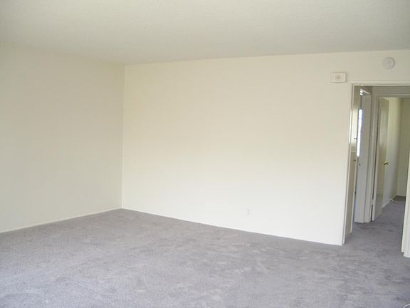 5th image of 139 6th St APT 6