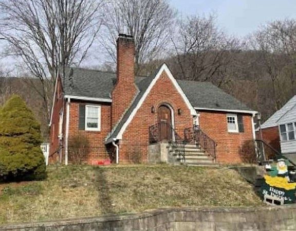 1st image of 49 Fort Putnam St