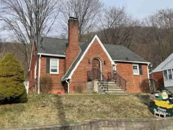 49 Fort Putnam St, Highland Falls, NY 10928