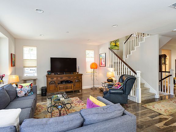 4th image of 120 Meadowview Ln