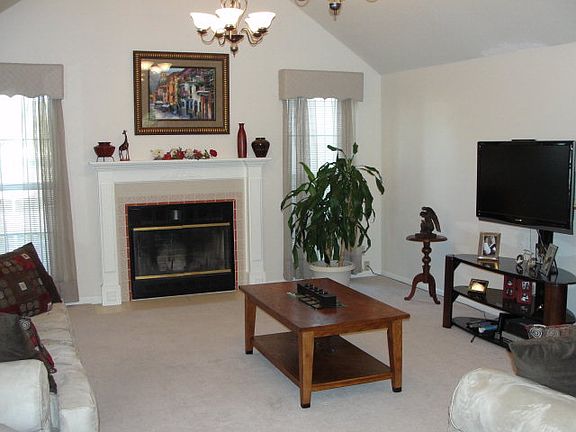 2nd image of 116 S Larand Dr