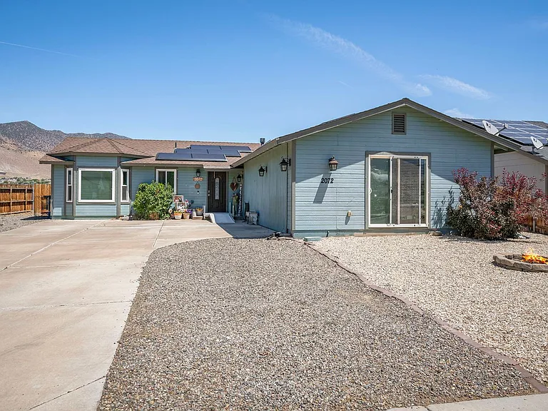 2072 Lonnie Ln — Photo 1