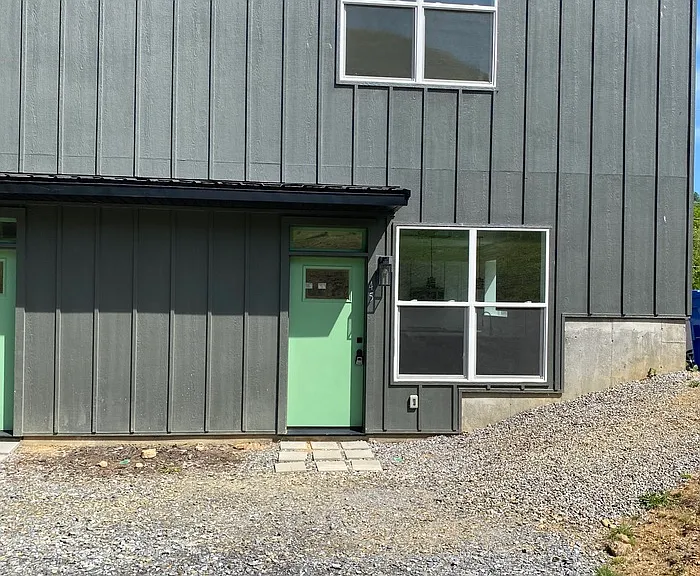45 Appalachian Trl — Photo 1