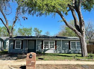 607 Bluebonnet Dr, Hurst, TX 76053