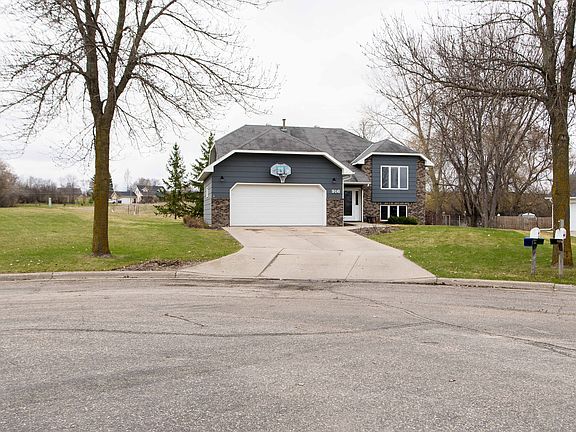 2nd image of 916 Meadowhill Ln
