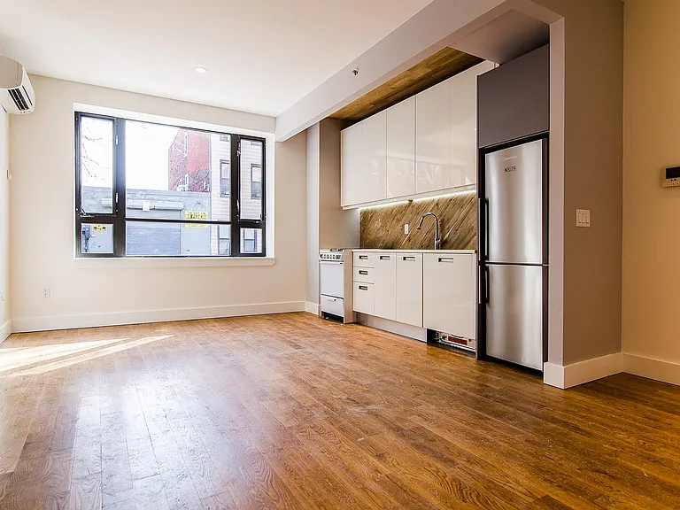 69 Ten Eyck St #1D — Photo 1