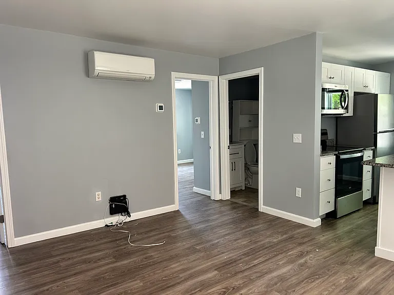 121 Tell St #1R — Photo 5