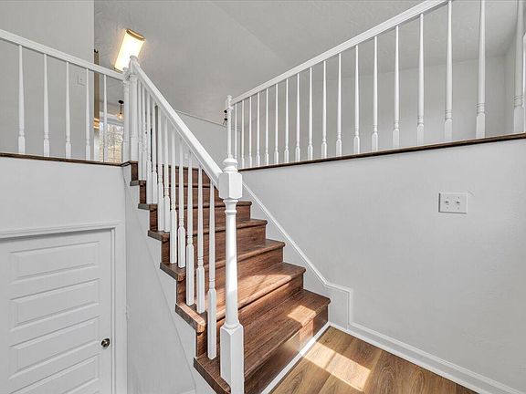 4th image of 930 Brookfield Ln