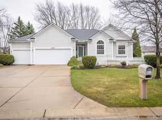 12311 Water Greens Ct, Fenton, MI 48430