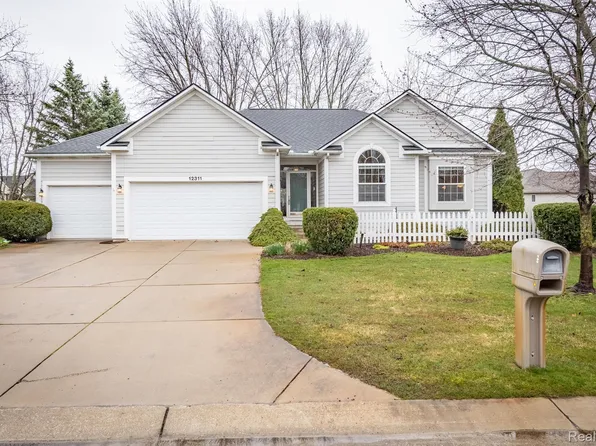 12311 Water Greens Ct, Fenton, MI 48430
