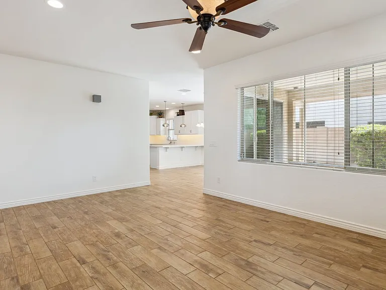 211 E Brinley Dr — Photo 8