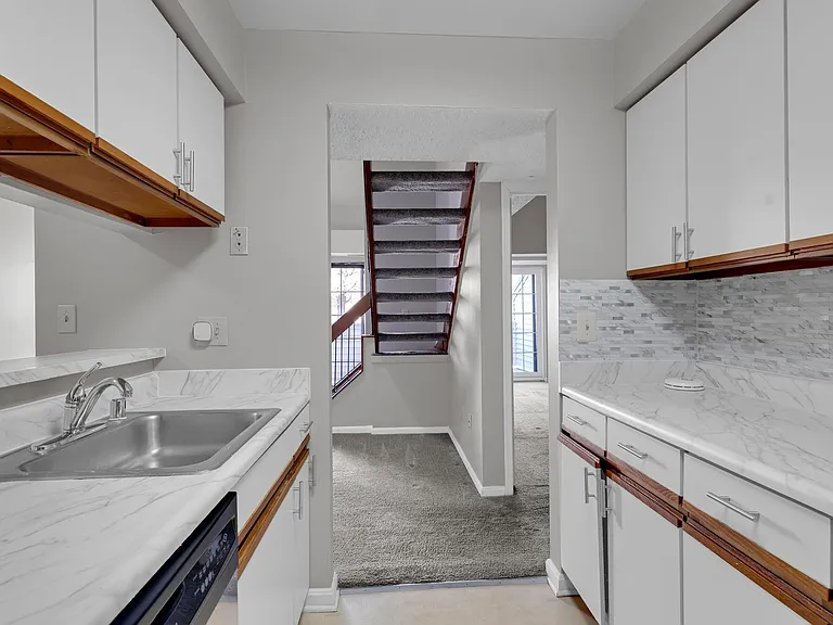 1639 Carriage House Ter #C — Photo 4