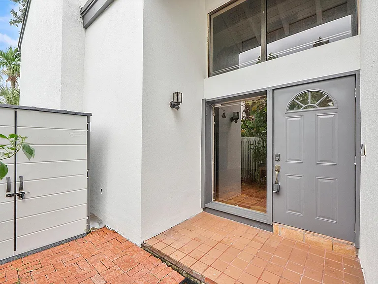 9897 Fairway Cove Ln — Photo 3