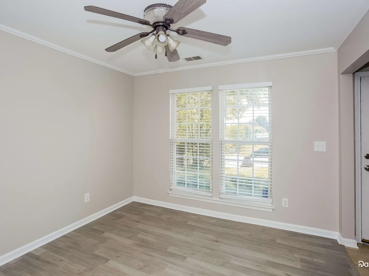 3 bed, 2.5 bath, 1488 sqft, $1,925 — Photo 4