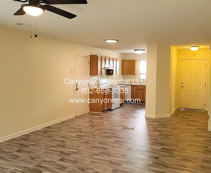 461 Bedford Knoll Dr — Photo 5